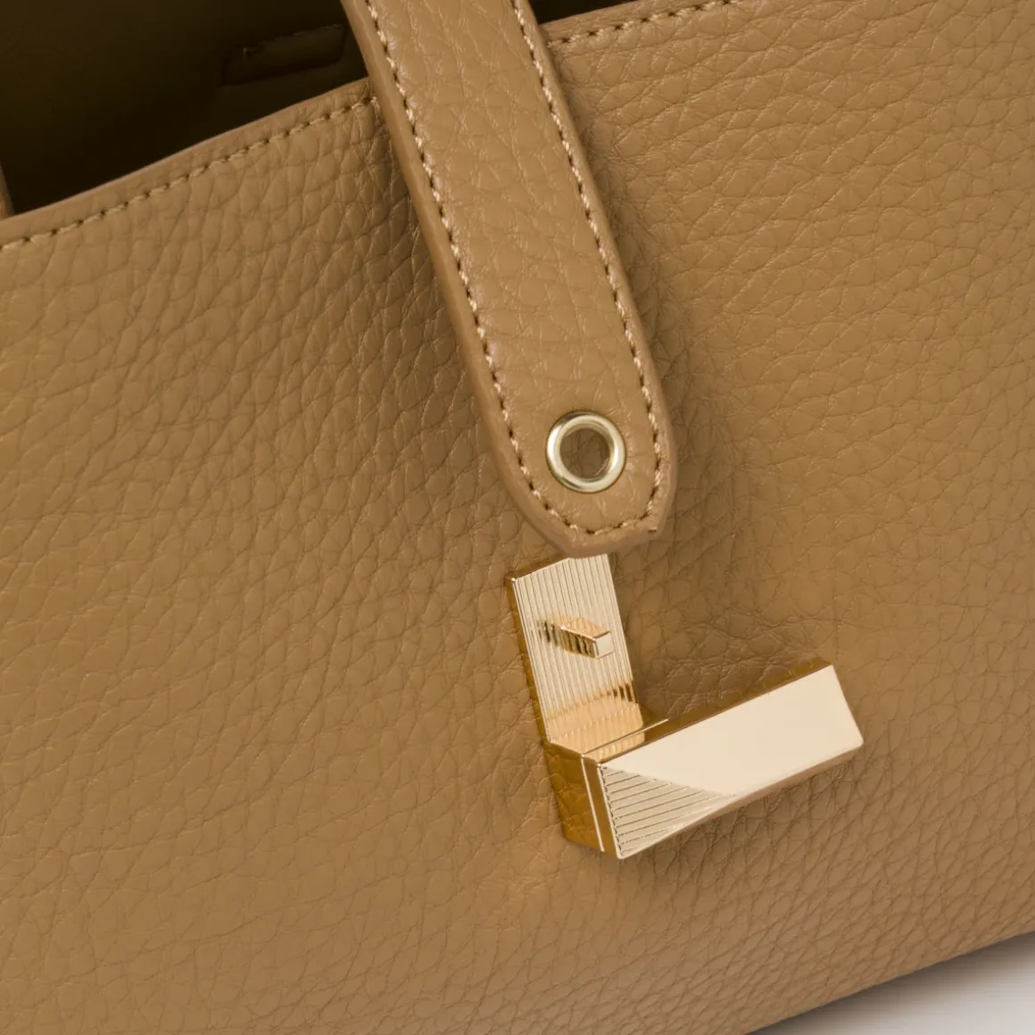 Borsa a mano Tote bag Lora Ferres da donna marrone con fibbia metallica