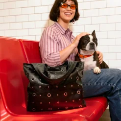 Borsa a spalla nera da Donna con borchie e occhielli Lora Ferres