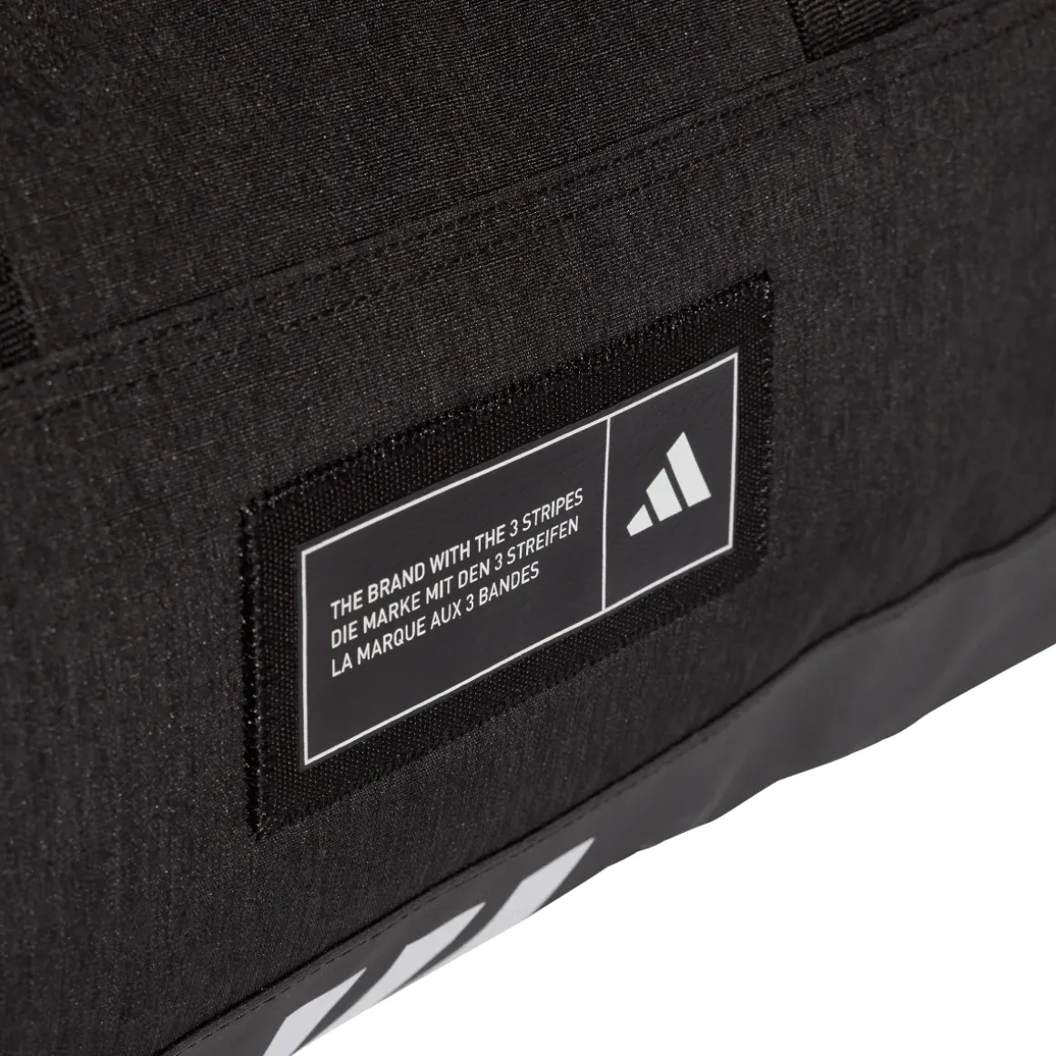 Borsa sportiva nera con etichetta logo frontale adidas