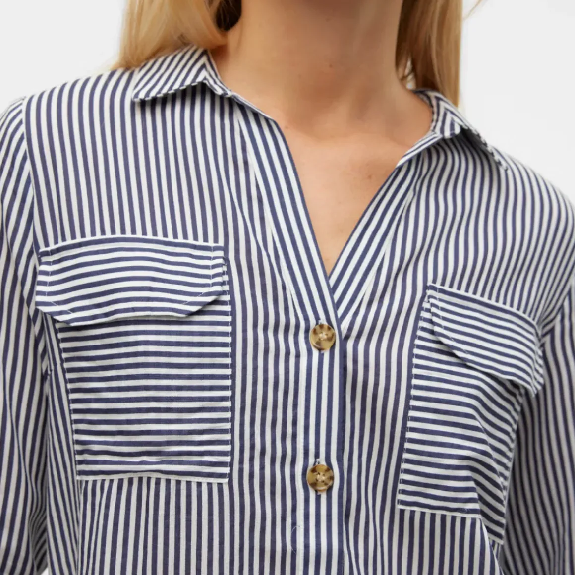 Camicia bianca a righe blu da donna con tasche Vero Moda