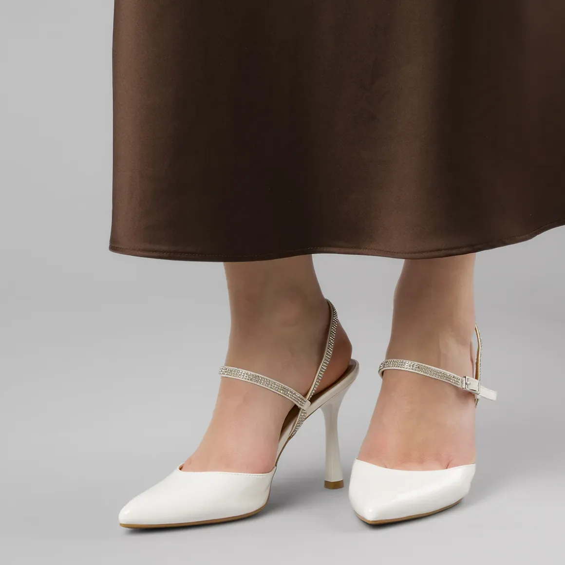 Décolleté slingback Donna Lora Ferres bianche con strass e tacco 9,5