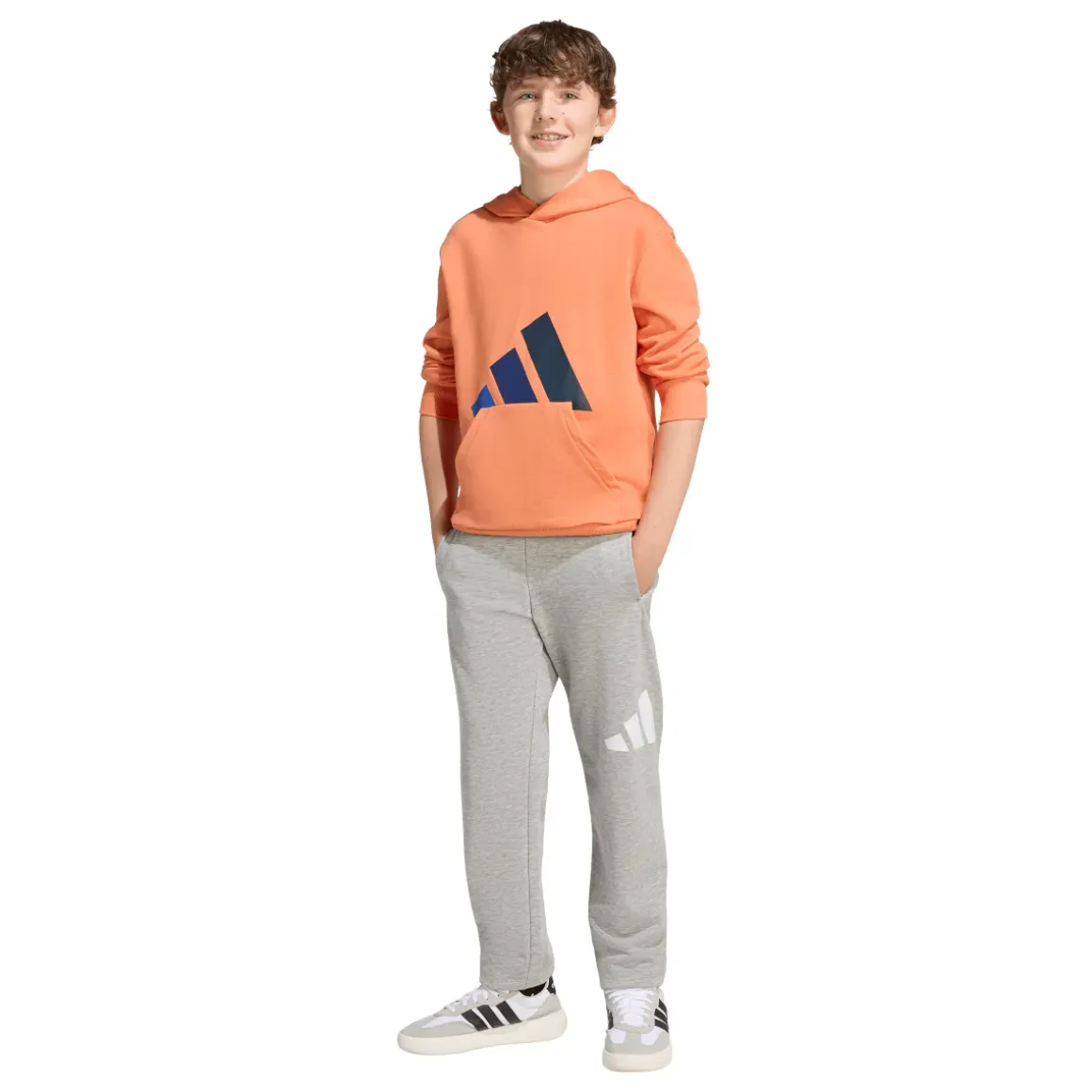 Felpa da bambino arancione con cappuccio e grande logo blu adidas