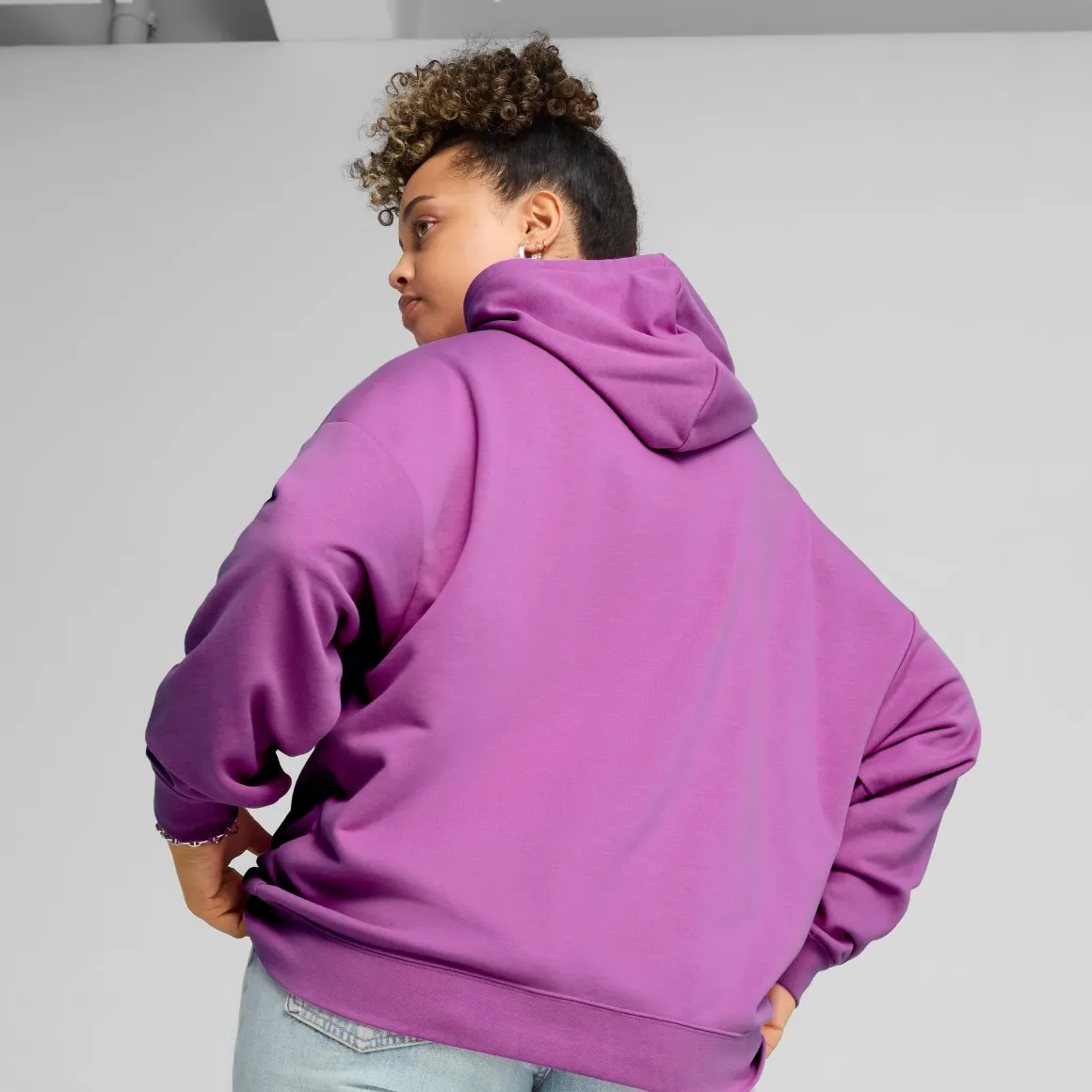 Felpa da donna violetta in cotone con logo bianco e cappuccio Puma