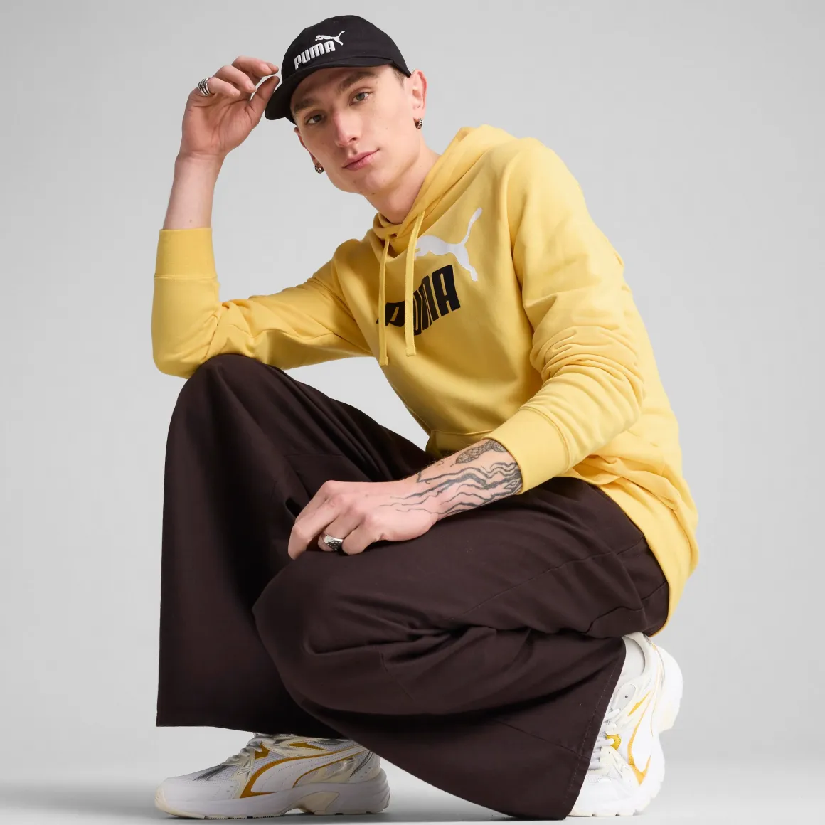 Felpa da uomo gialla in cotone con cappuccio e logo a contrasto Puma