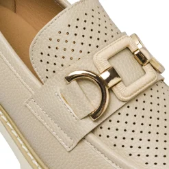 Mocassini da donna beige con dettaglio tomaia traforata Lora Ferres