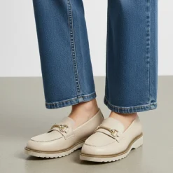 Mocassini da donna beige con raffinato morsetto dorato Lora Ferres