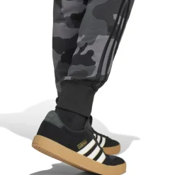 Pantaloni da uomo Seasonal Essentials Camouflage adidas