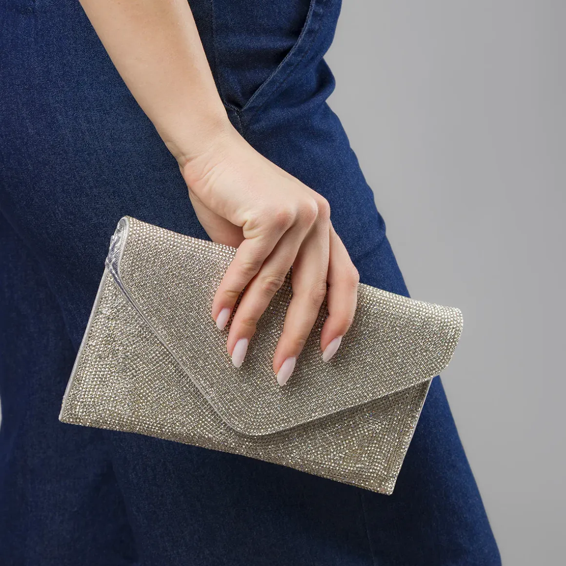 Pochette Argento da Donna con strass e tracolla a catena Lora Ferres