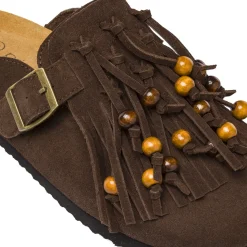 Sabot marroni da Donna effetto suede con frange e perline Primopiano
