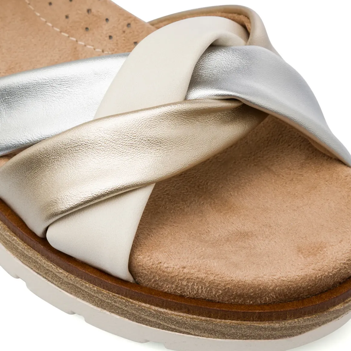 Sandali comfort bianco off-white con dettaglio oro e argento da Donna P Soft