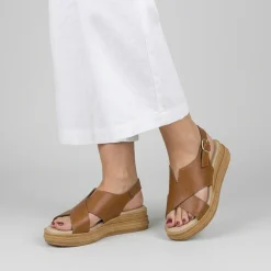 Sandali comfort marroni da Donna con suola alta e maxi fibbia P Soft