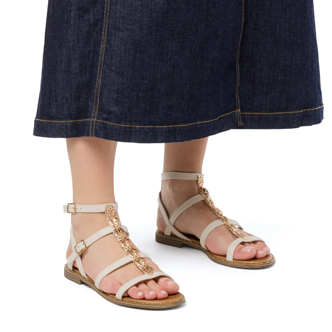 Sandali flat beige chiaro da Donna con dettaglio in metallo oro Lora Ferres