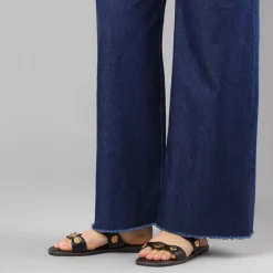 Sandali flat Neri Donna con dettagli medaglioni dorati Lora Ferres