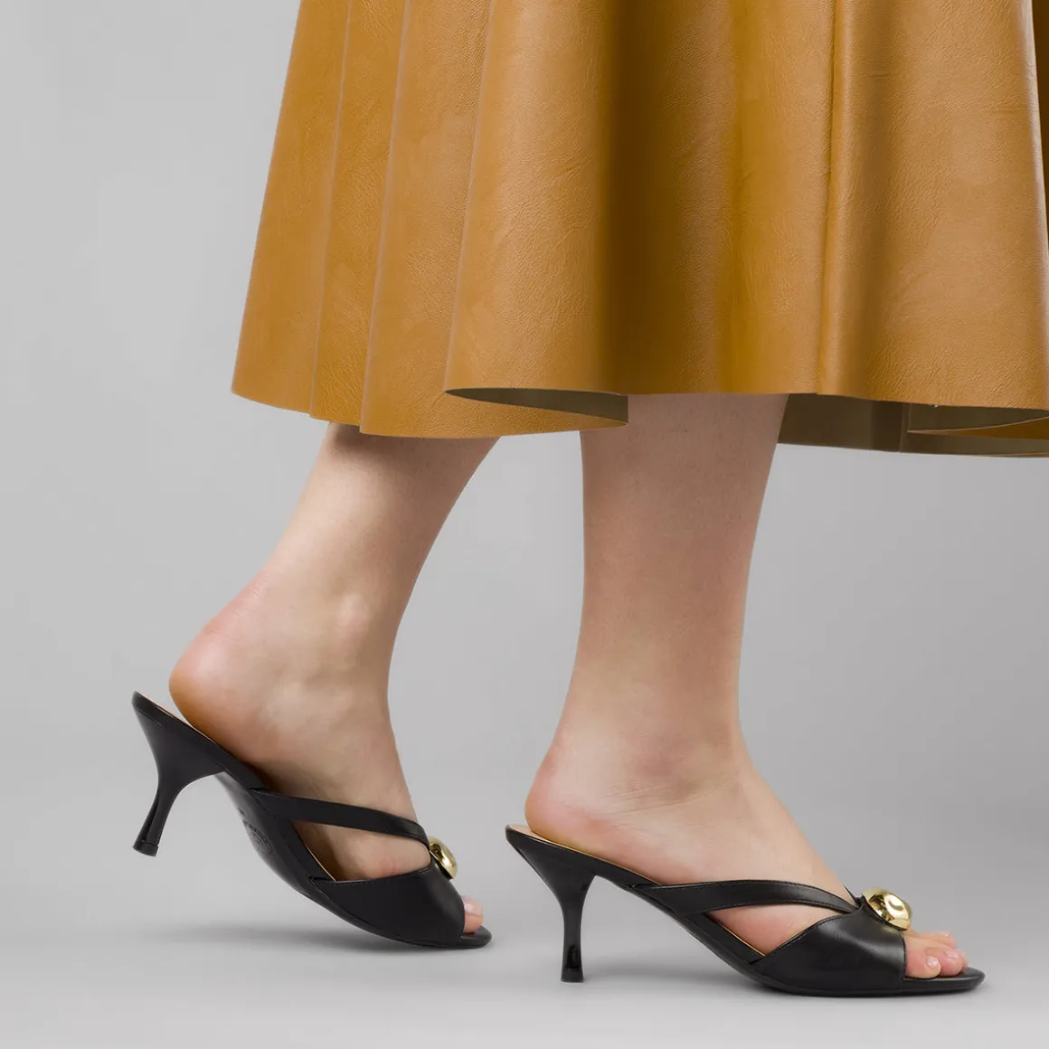 Sandali infradito con tacco neri da Donna e dettaglio oro Swish Jeans