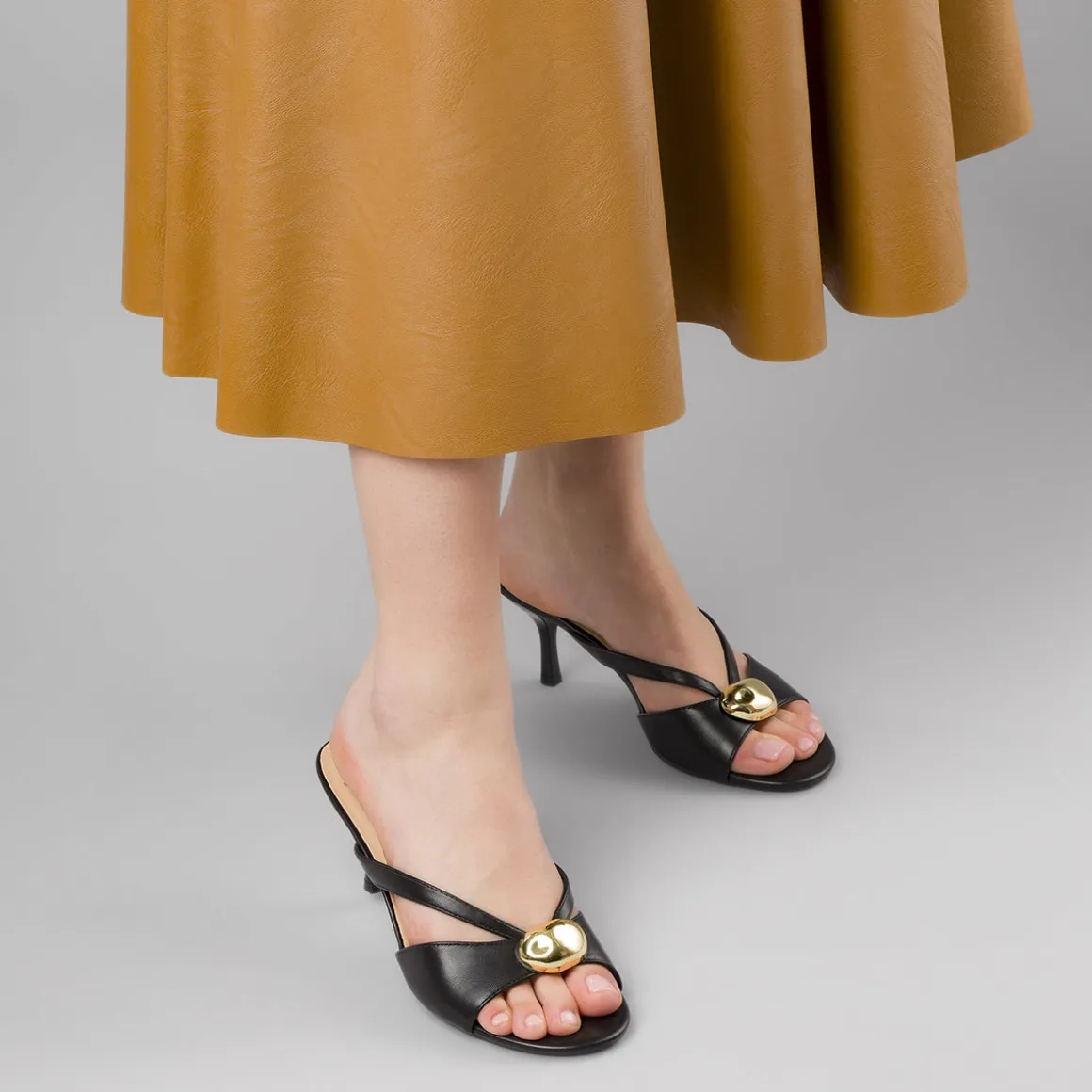 Sandali infradito con tacco neri da Donna e dettaglio oro Swish Jeans