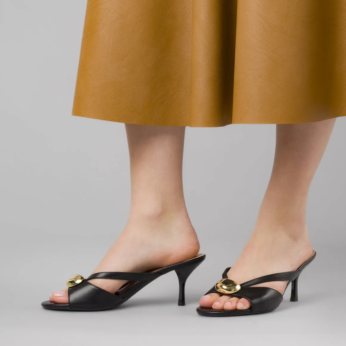 Sandali infradito con tacco neri da Donna e dettaglio oro Swish Jeans