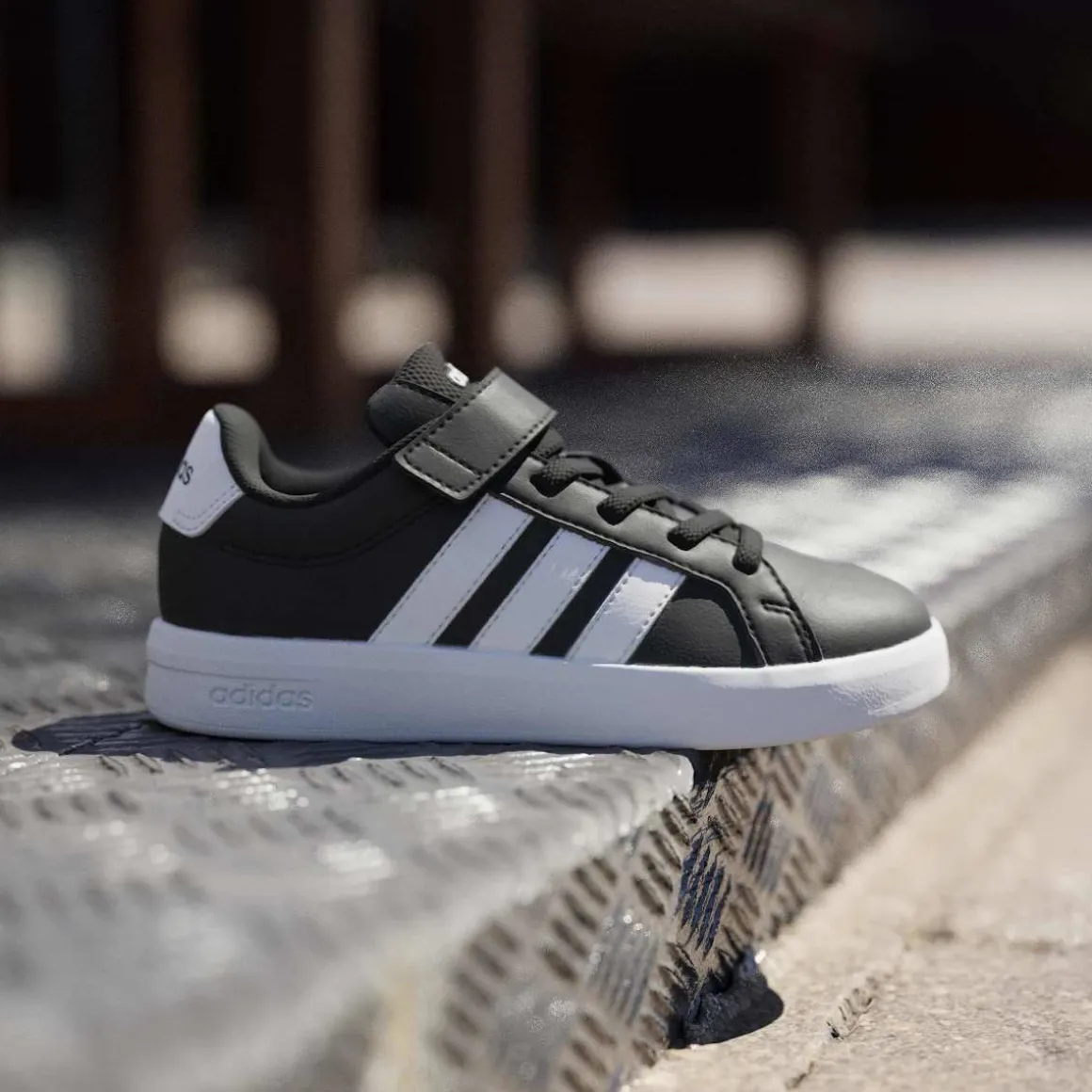 Scarpe Bambino Nere con chiusura Strappo adidas Grand Court 3.0