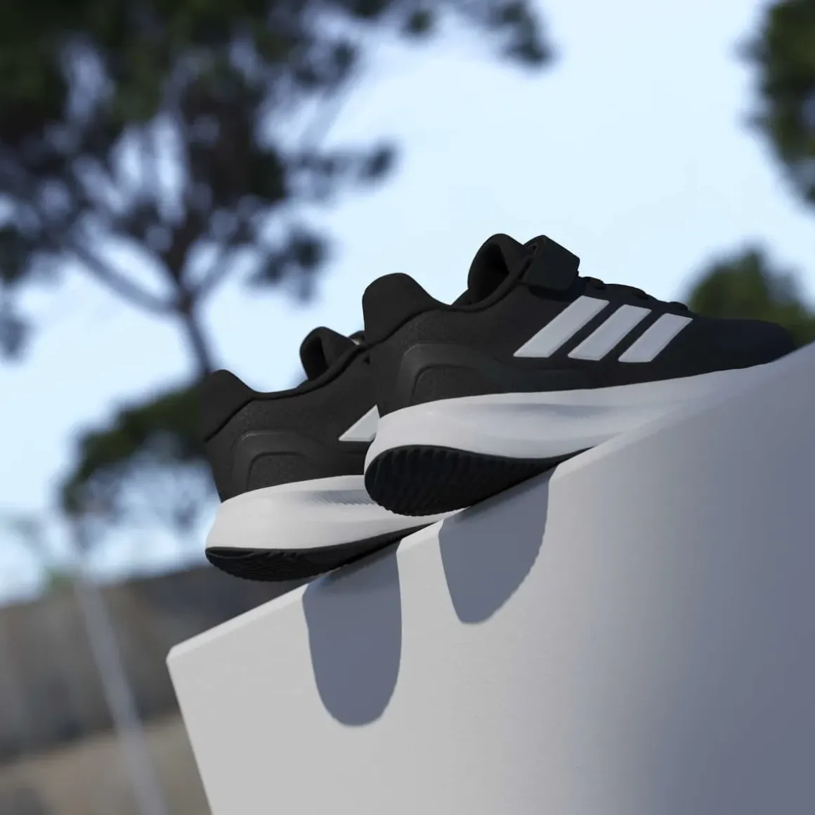 Scarpe Bambino Nere con Strappo e Cloudfoam adidas Runfalcon 5