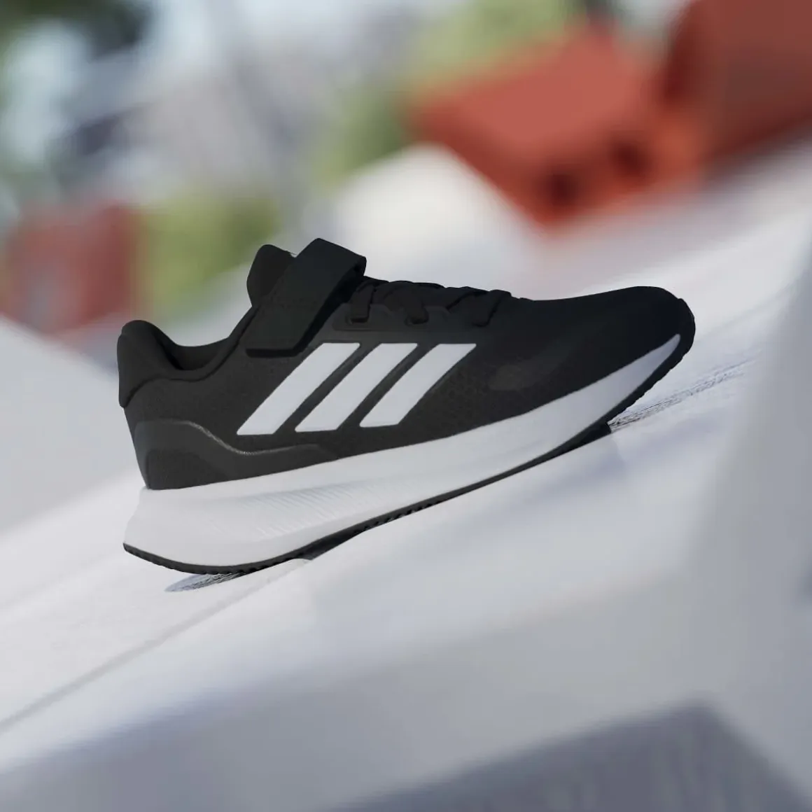 Scarpe Bambino Nere con Strappo e Cloudfoam adidas Runfalcon 5