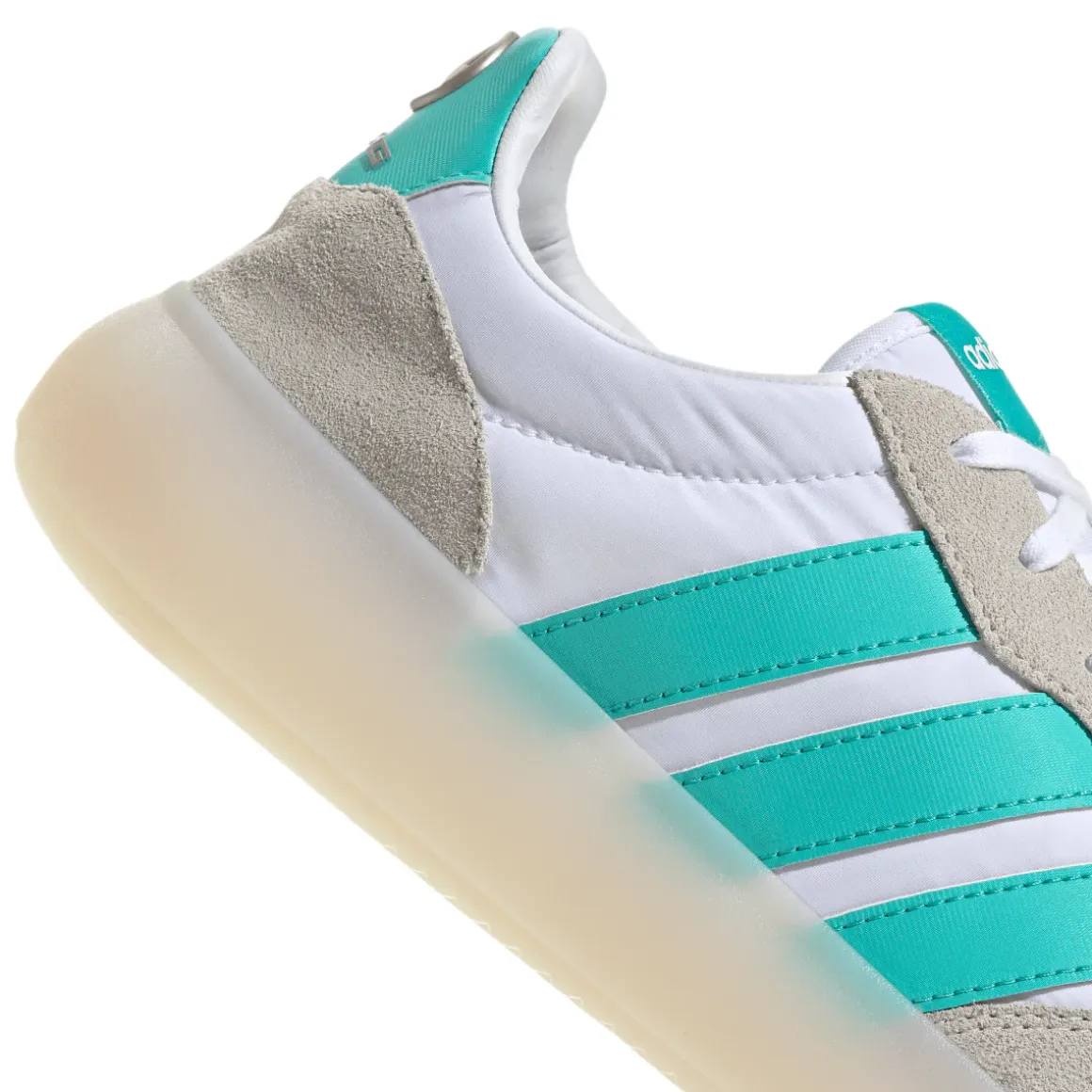 Scarpe Bianche con dettagli turchesi adidas x Mercedes-AMG Petronas F1 Team Barreda Decode