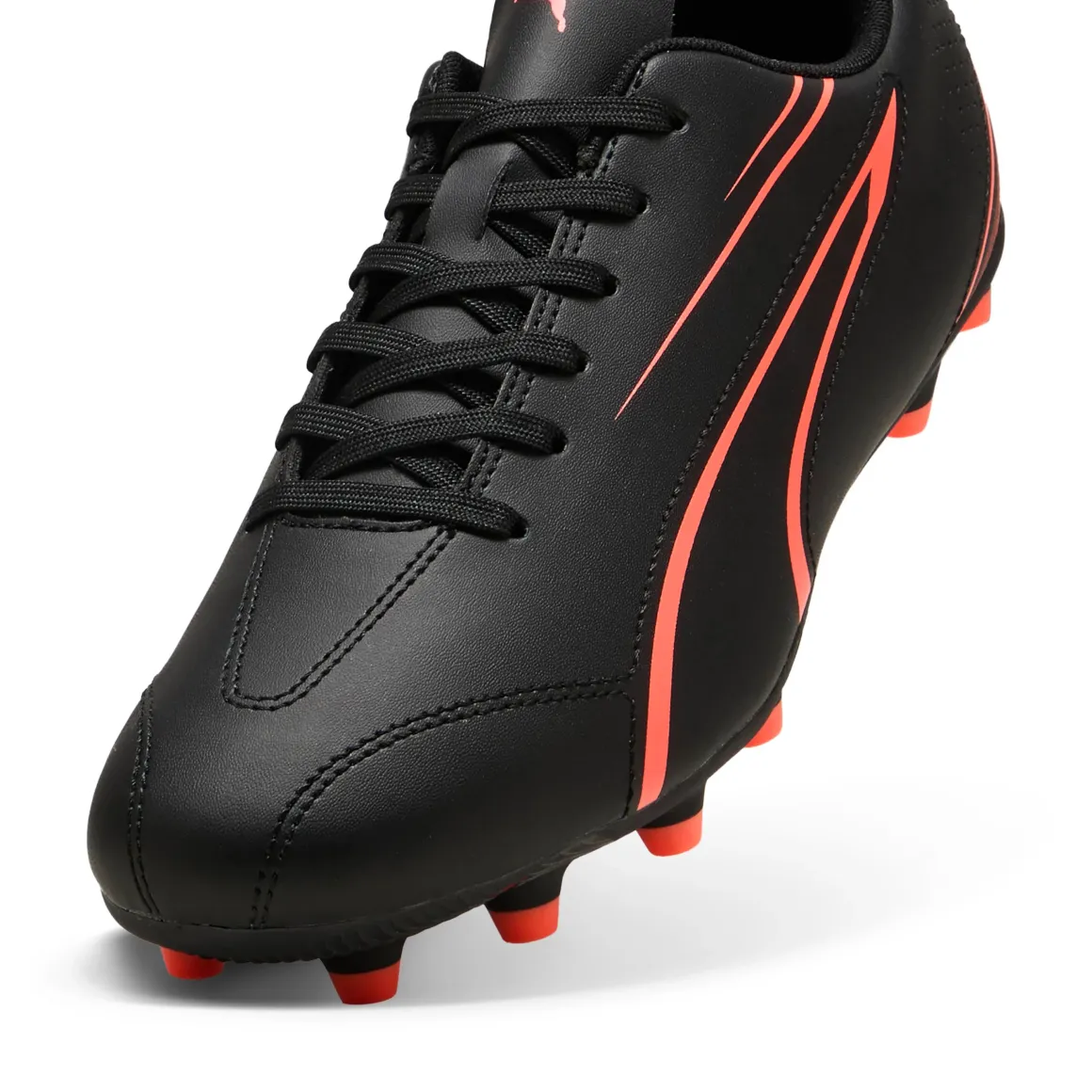 Scarpe da calcio da uomo Puma Vitoria nere con logo arancione