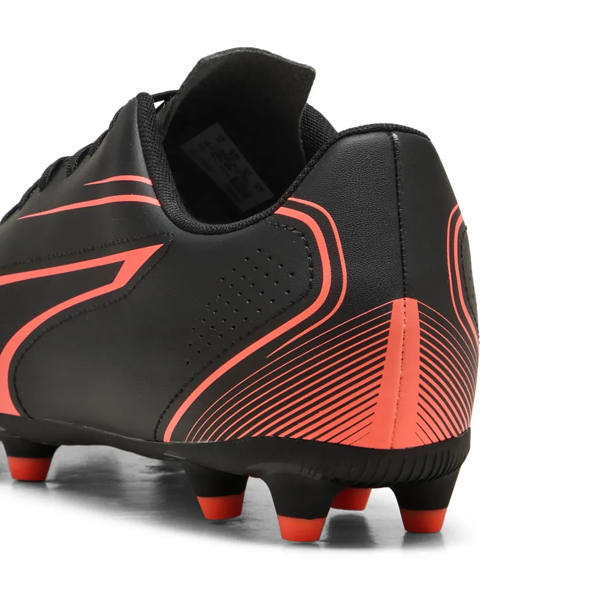 Scarpe da calcio da uomo Puma Vitoria nere con logo arancione