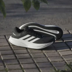 Scarpe da corsa Donna adidas Response 2 nere con intersuola Cloudfoam