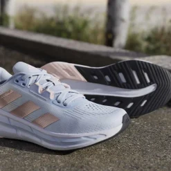 Scarpe da corsa su strada azzurre da Donna adidas Questar 3