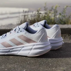 Scarpe da corsa su strada azzurre da Donna adidas Questar 3