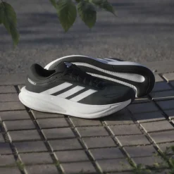 Scarpe da corsa su strada nere adidas Response 2 Cloudfoam da Uomo