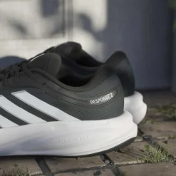 Scarpe da corsa su strada nere adidas Response 2 Cloudfoam da Uomo