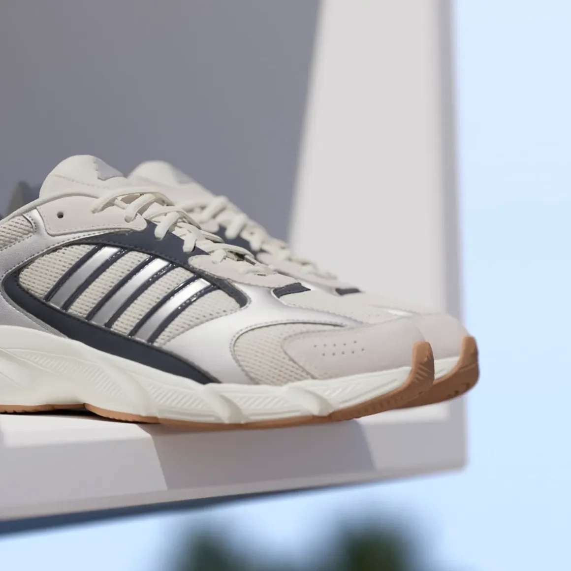 Scarpe da ginnastica da uomo Rétro bianche grigie con dettagli blu adidas Crazychaos 2000