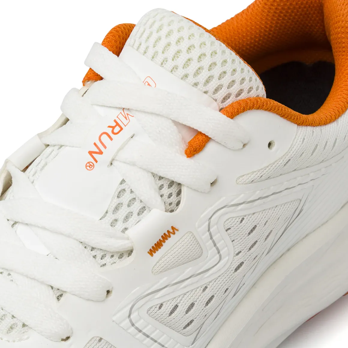 Scarpe running uomo bianche con dettagli arancio GymRun