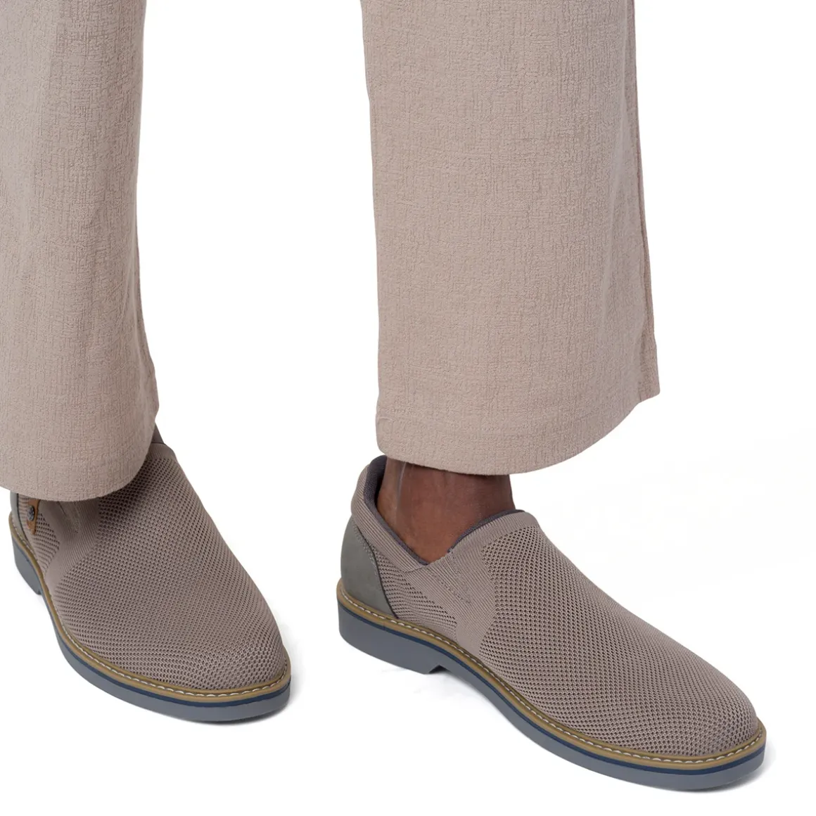 Scarpe slip-on da uomo in tessuto mesh grigio con dettagli in contrasto Riflessi Urbani