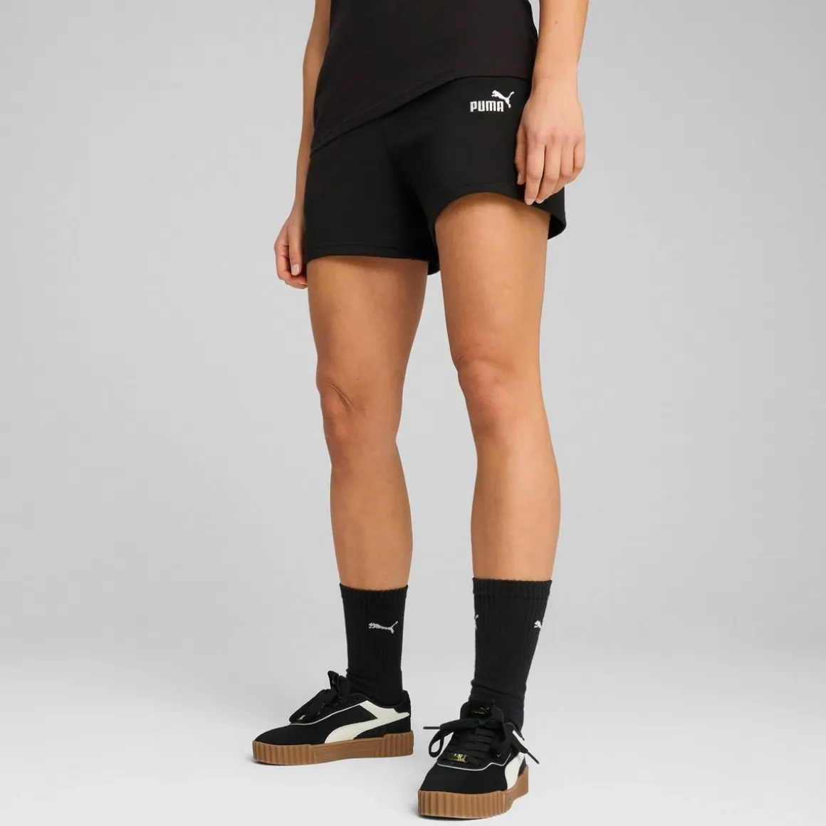 Shorts sportivi donna neri con logo bianco e tasche laterali Puma