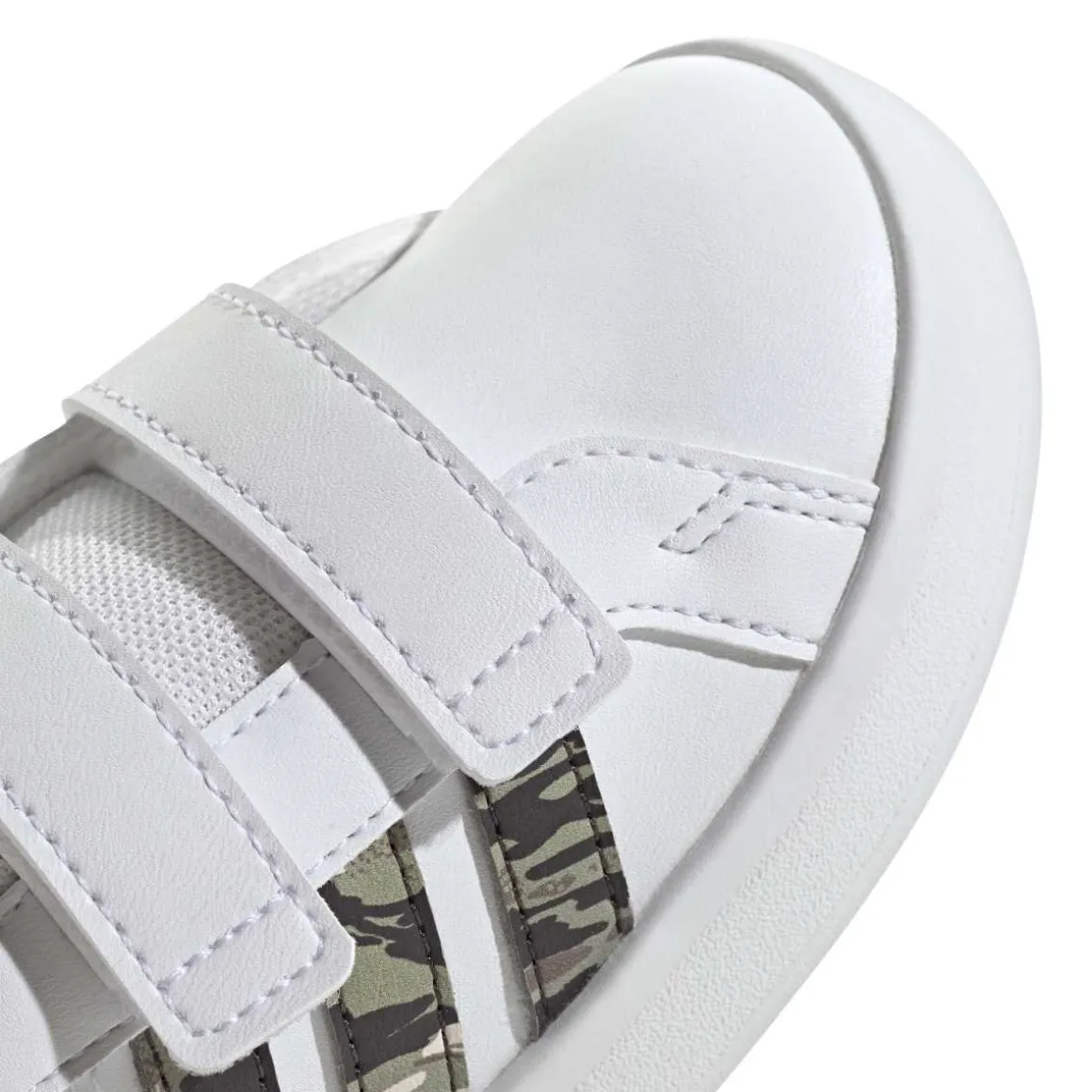 Sneakers Bambino bianche con inserti camouflage adidas Grand Court 3.0