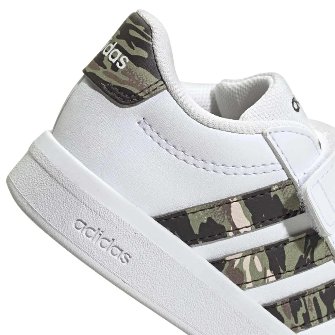 Sneakers Bambino bianche con inserti camouflage adidas Grand Court 3.0