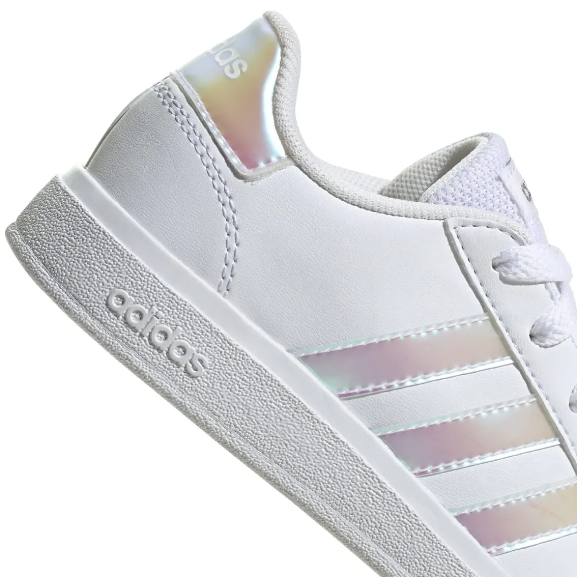 Sneakers bianche da ragazza con strisce iridescenti adidas Grand Court 2.0 K