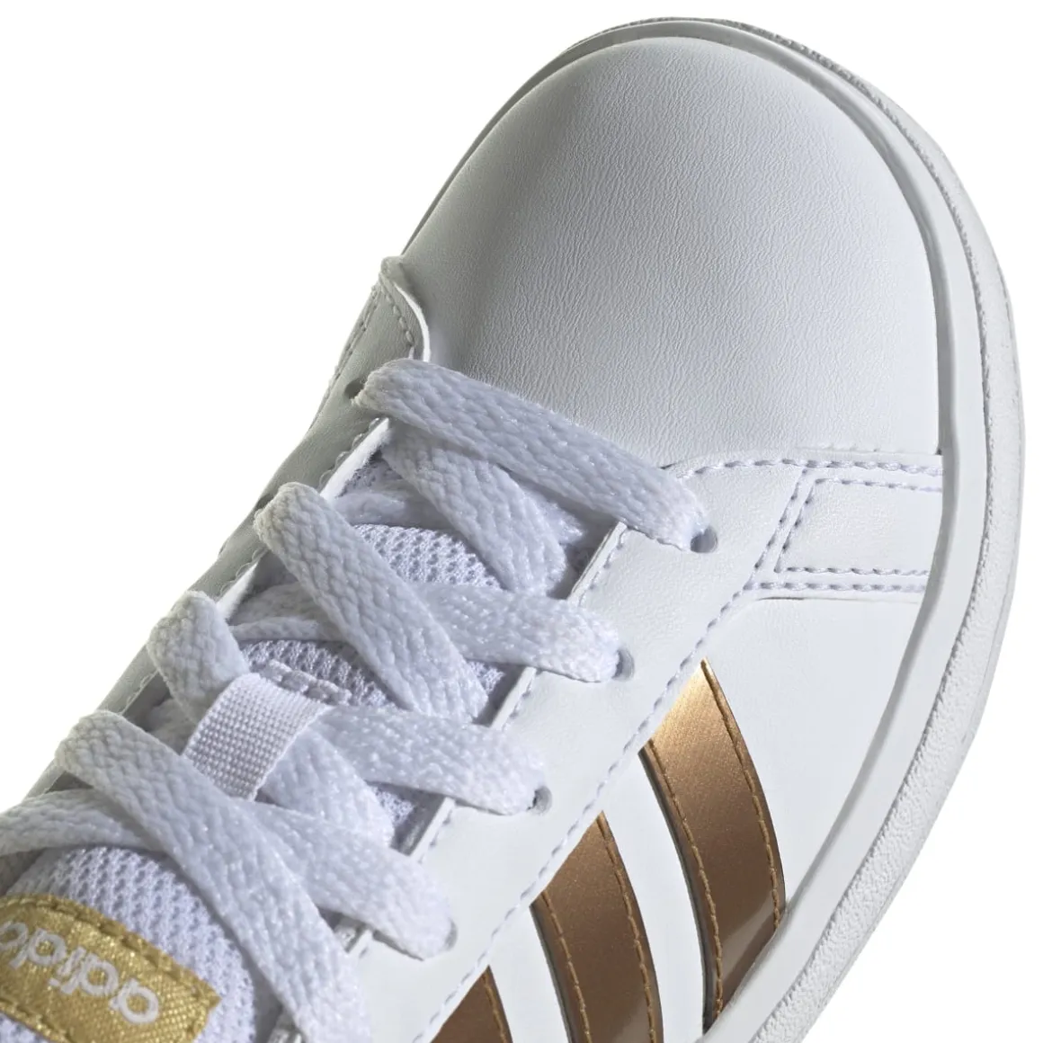 Sneakers bianche da ragazza con strisce oro adidas Grand Court 2.0 K