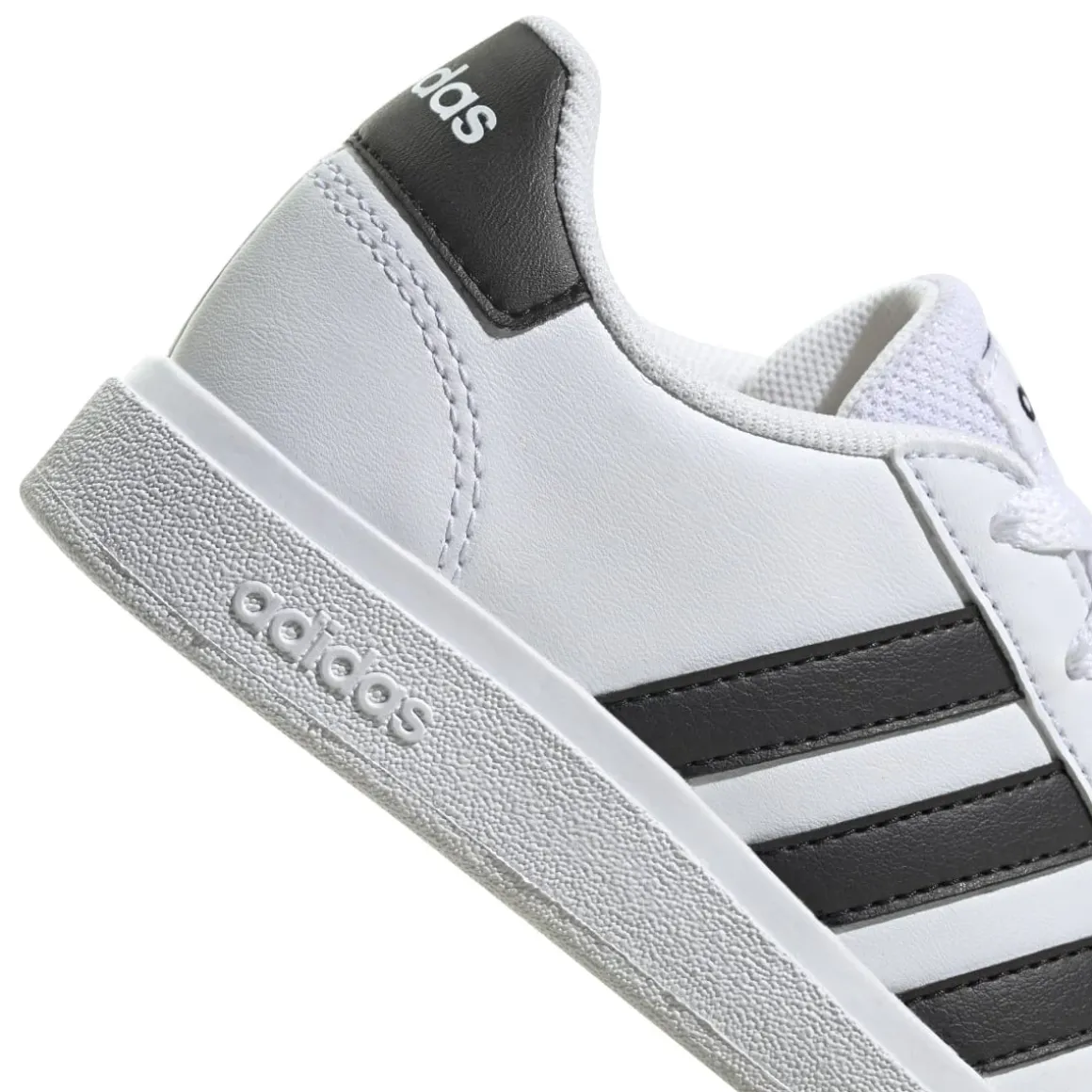 Sneakers bianche da ragazzo con strisce a contrasto adidas Grand Court 2.0 K