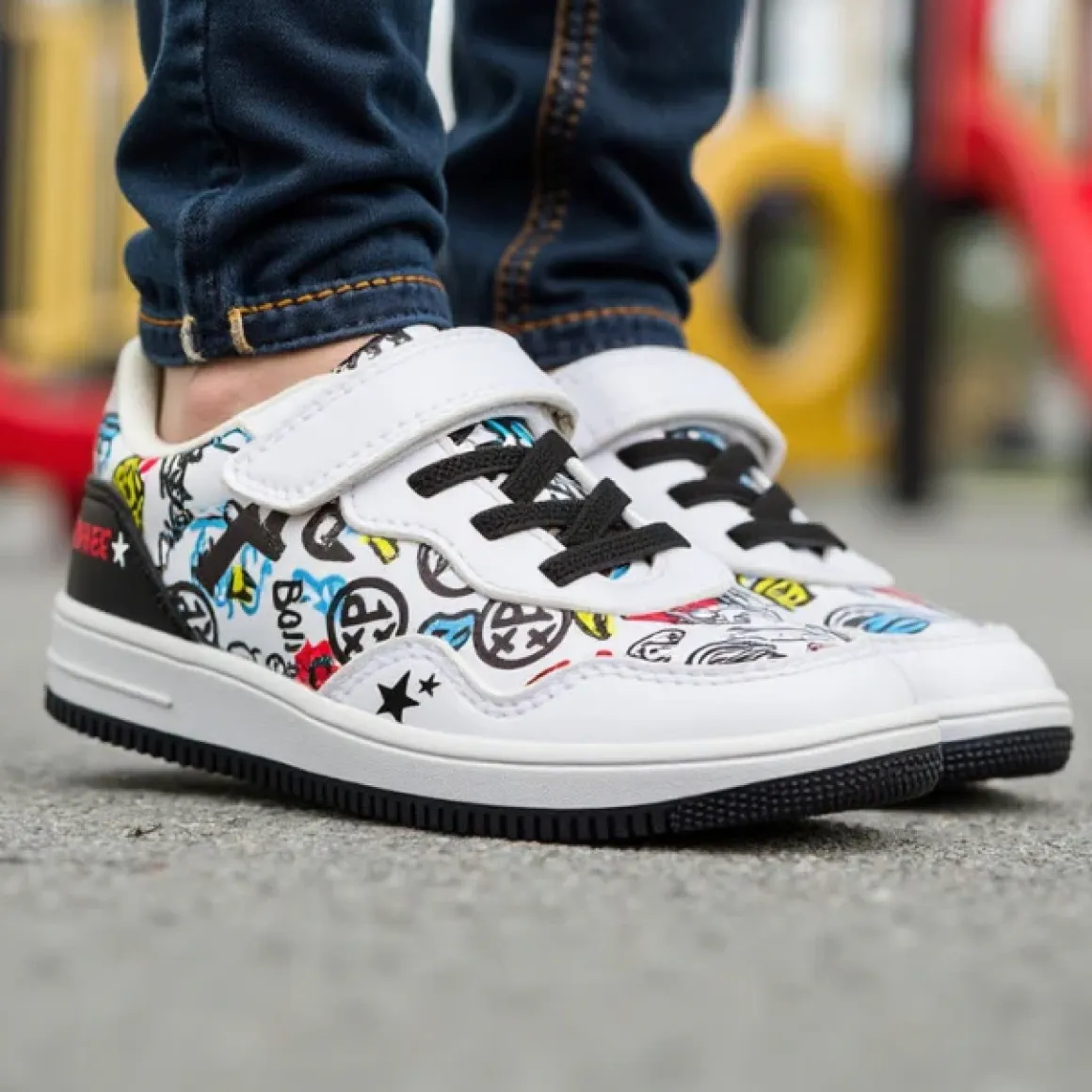 Sneakers bianche da Ragazzo con stampa graffiti Space Boy