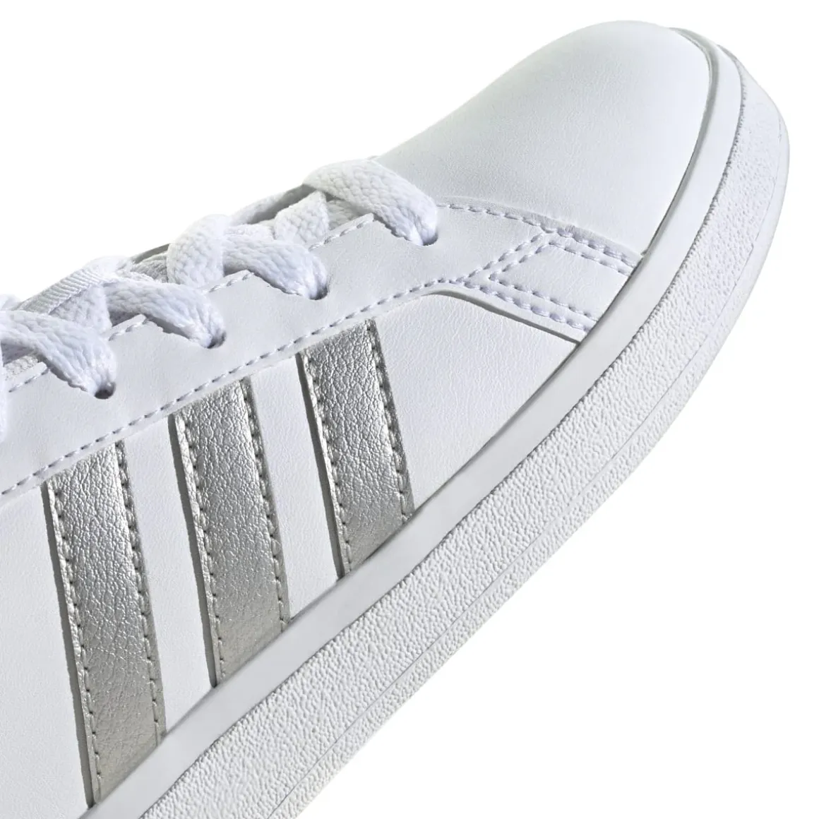 Sneakers bianche da ragazzo con strisce argento adidas Grand Court 2.0 K