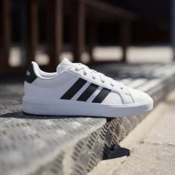 Sneakers bianche da Ragazzo con inserti neri adidas GRAND COURT 3.0