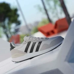 Sneakers casual da Uomo beige con effetto scamosciato adidas RUN 60s
