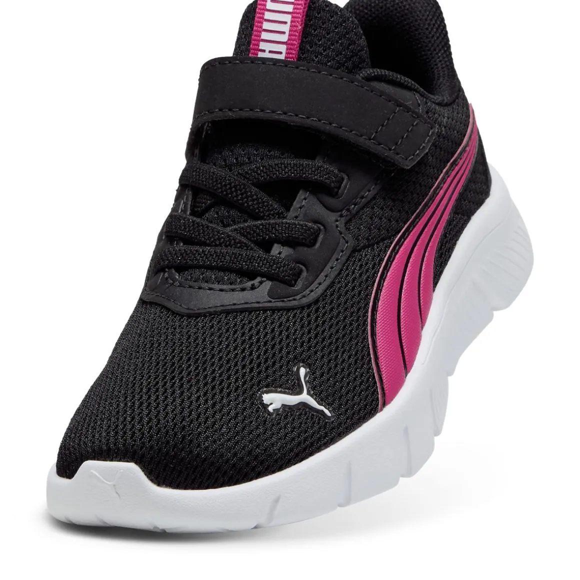 Sneakers da bambina nere con dettagli fucsia Puma FlexFocus Modern AC+