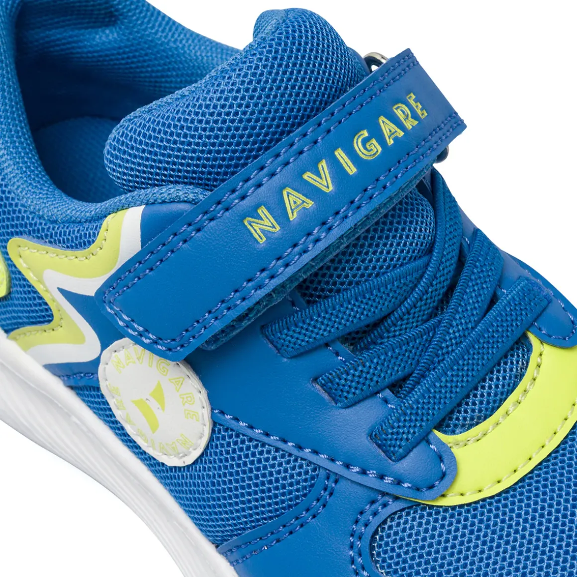Sneakers da bambino blu con dettagli giallo fluo e strappo Navigare