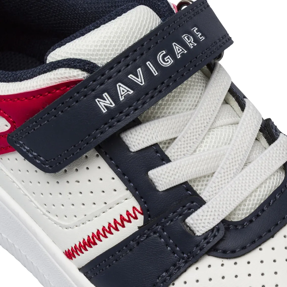 Sneakers da bambino blu Navigare con dettagli bianchi e rossi