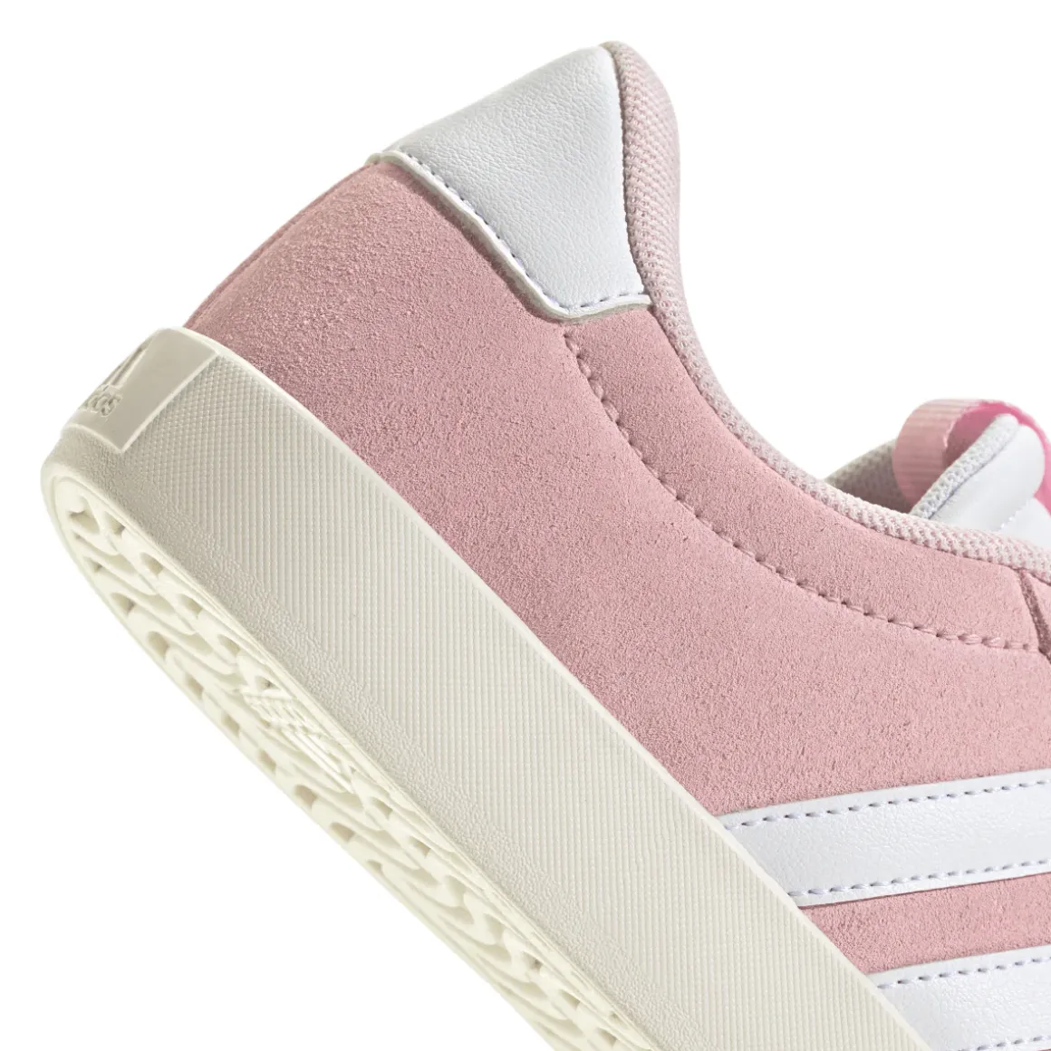 Sneakers da donna in pelle effetto scamosciato rosa e bianche adidas VL Court 3.0