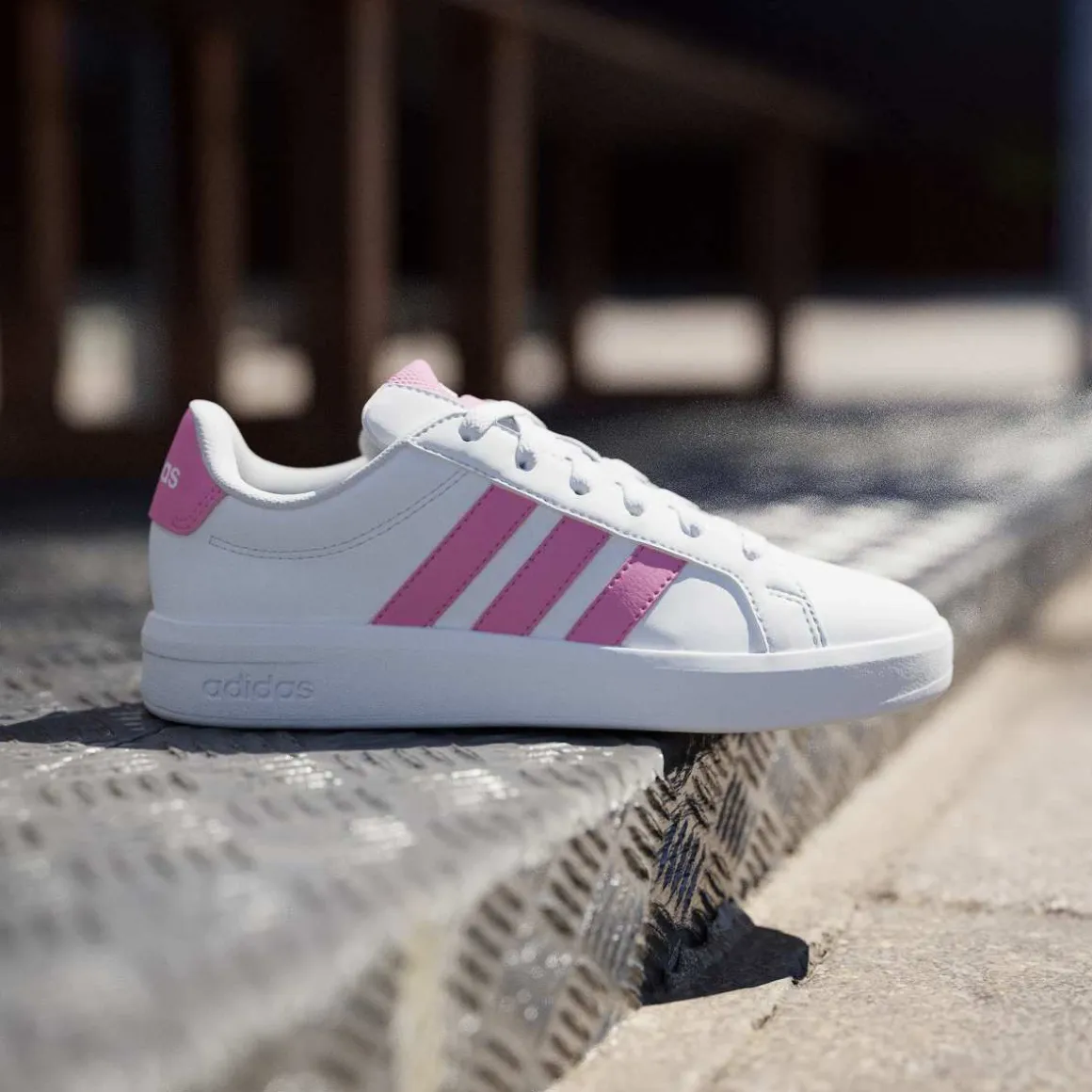 Sneakers da ragazza bianche adidas Grand Court 3.0 con dettagli rosa
