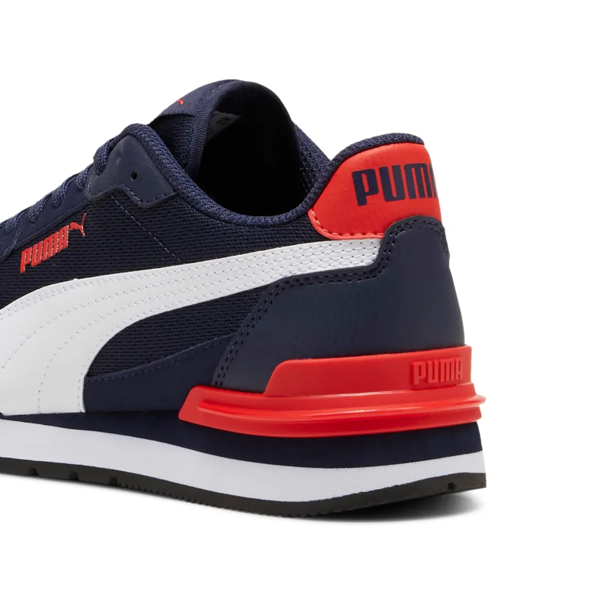 Sneakers da ragazzo blu in tessuto mesh con dettagli rossi Puma Runner V4 Mesh